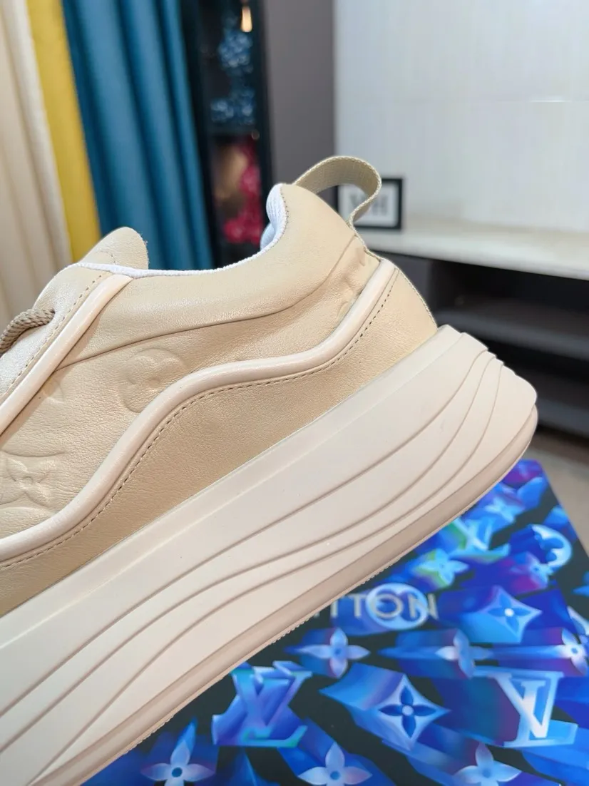 Men's men's shoes 💰560🌸🌸 LV style is novel and fashionable, the upper is made of imported cowhide + LV special materials! Super trendy design! It’s eye-catching! The leather is soft, delicate, shiny and translucent, showing the ultimate in pure handcraftsmanship, and the mesh is soft, comfortable and breathable! Size: 39-44 (38 45 customized)